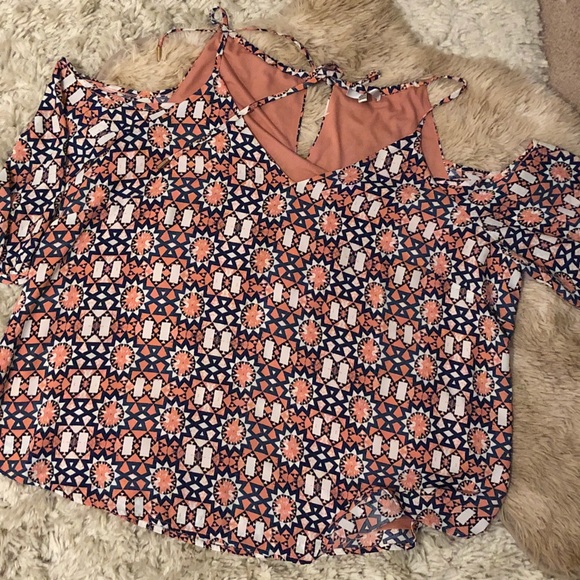 Cold Shoulder Top w/ 3/4 Length Sleeves - Picture 1 of 5